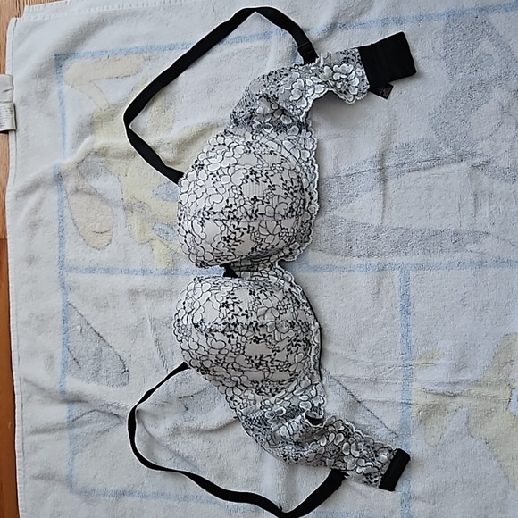 Vintage Victoria Secret Lace Bra - Picture 1 of 6